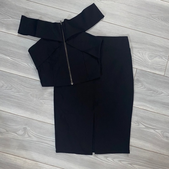 2-Piece Set - Picture 2 of 6